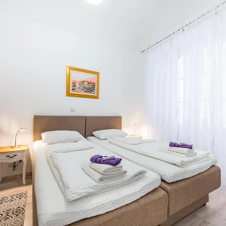 The Arms Apartman *