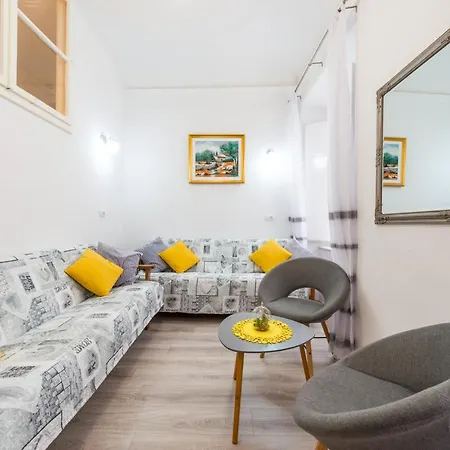 The Arms Apartment